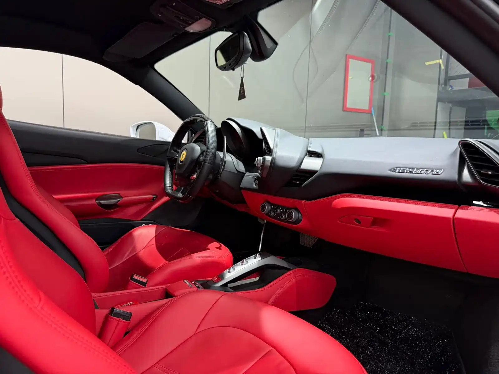 Фото 9 - Ferrari 488