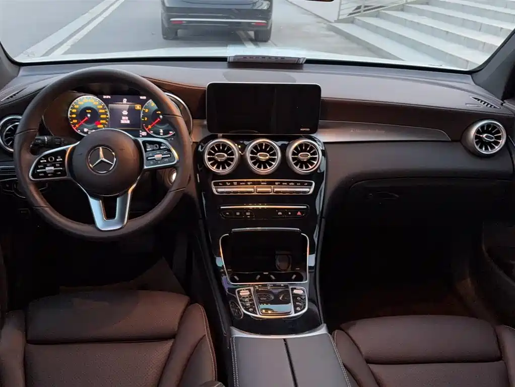 MERCEDES-BENZ GLC