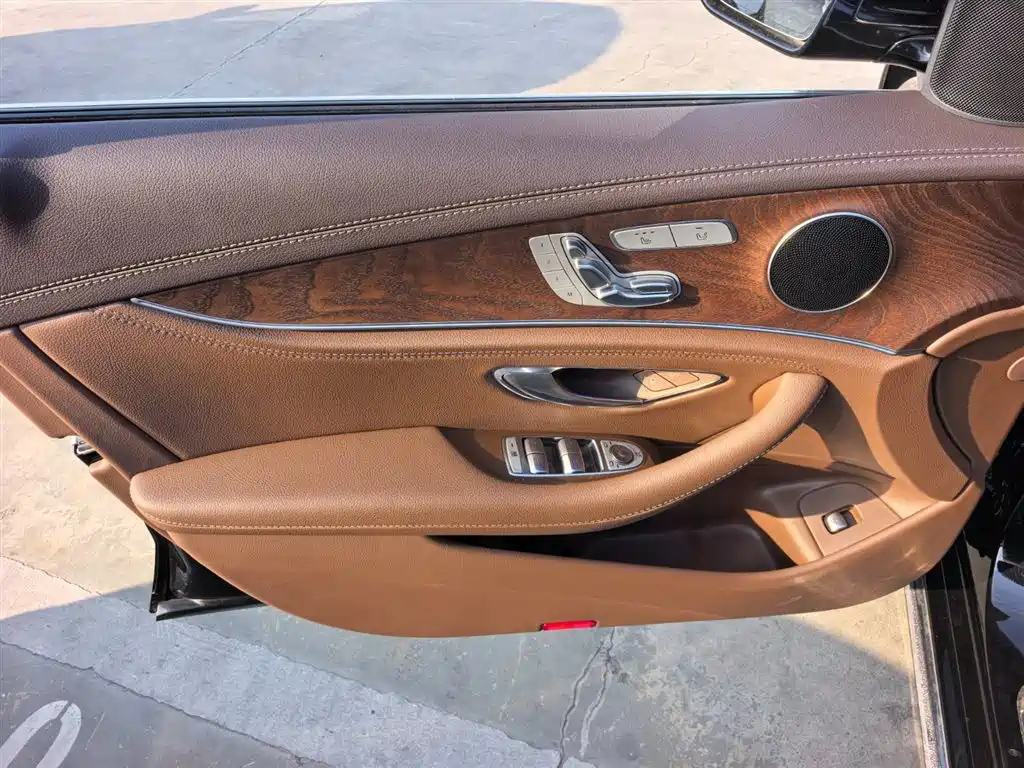 Mercedes-Benz E-Class 2023 E 300 L Fashion фото 8