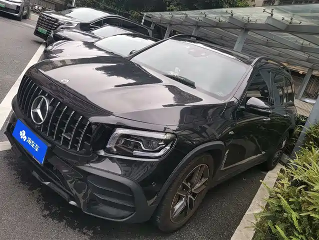 MERCEDES-BENZ GLB AMG 2023