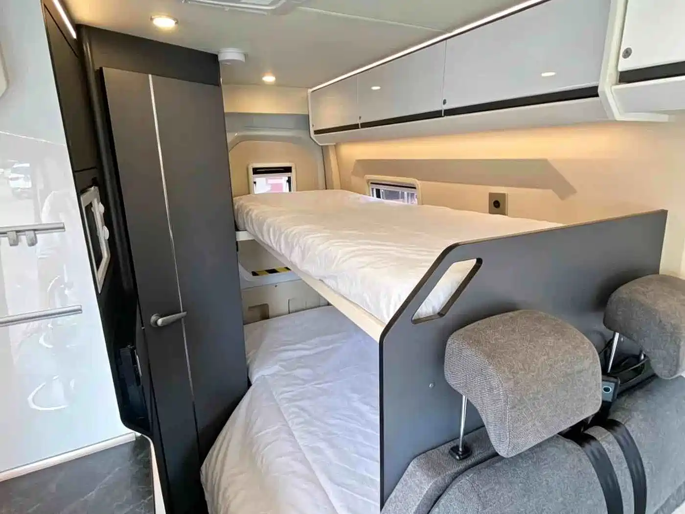 SAIC Maxus MAXUS V90 RV 2020 2021 2.0T Travel Home V90 Self-Contained Class B RV Luxury Longitudinal Bed