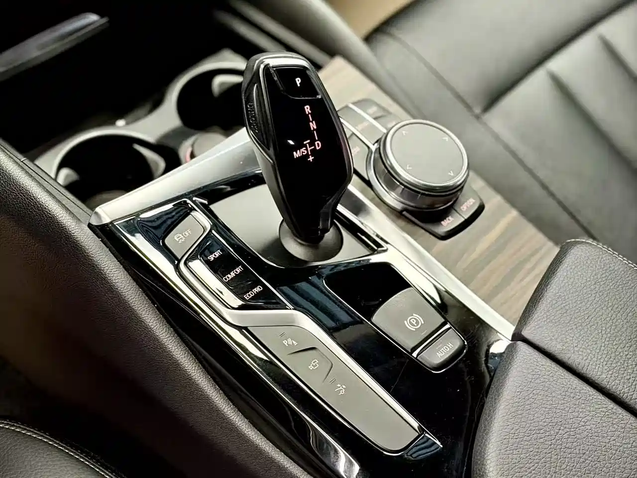 BMW 6 Series GT 2018 630i M Sport Package фото 15