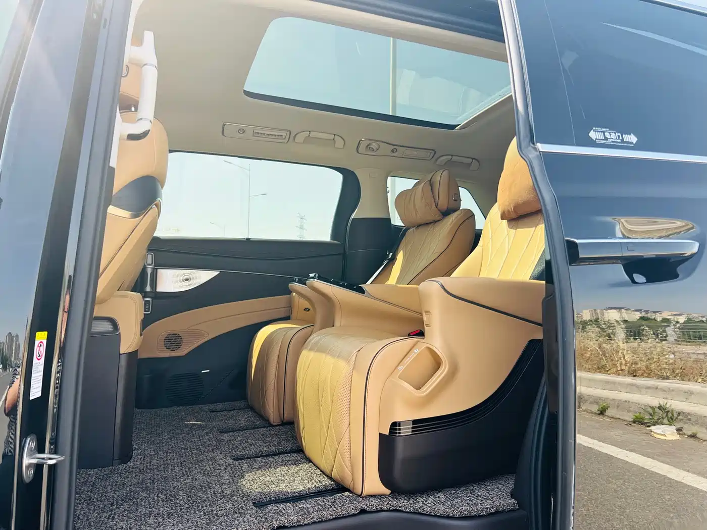 Denza D9 2024 DM-i 980 AWD Prestige фото 11
