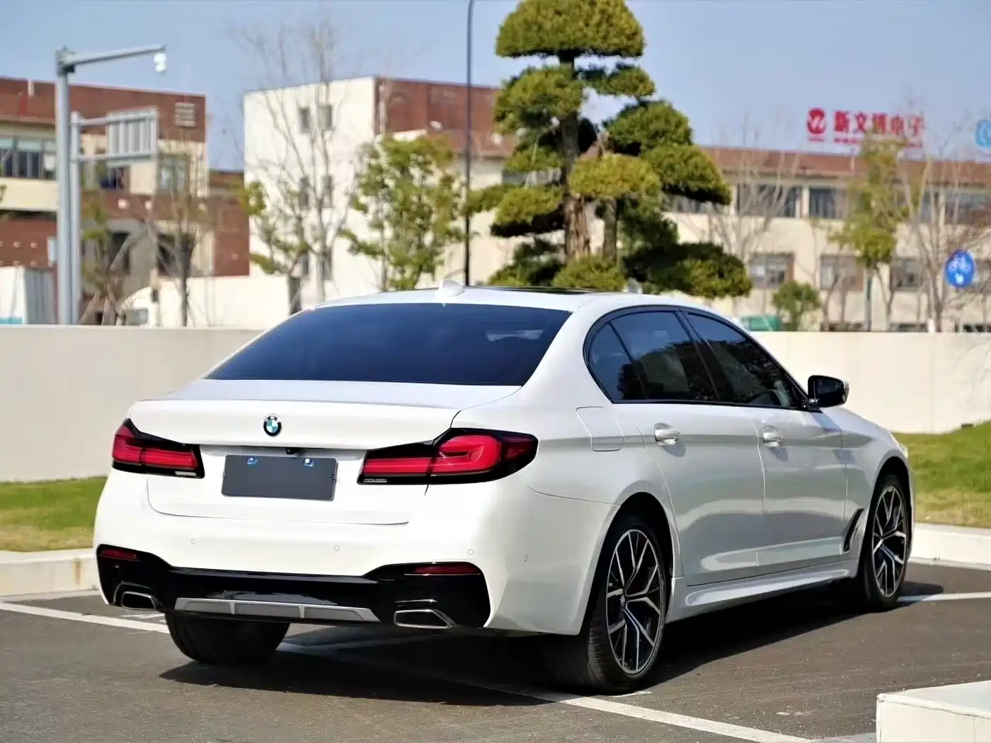 BMW 5 Series 2022 Facelift II 530Li Premium Package M Sport фото 8