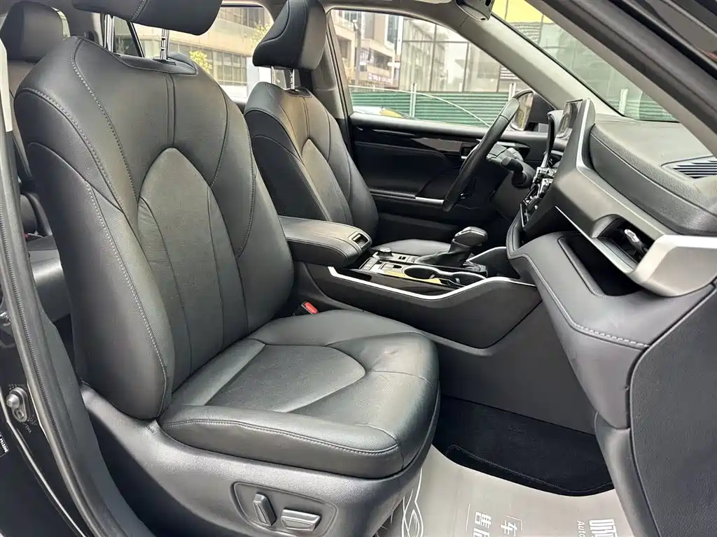 TOYOTA HIGHLANDER