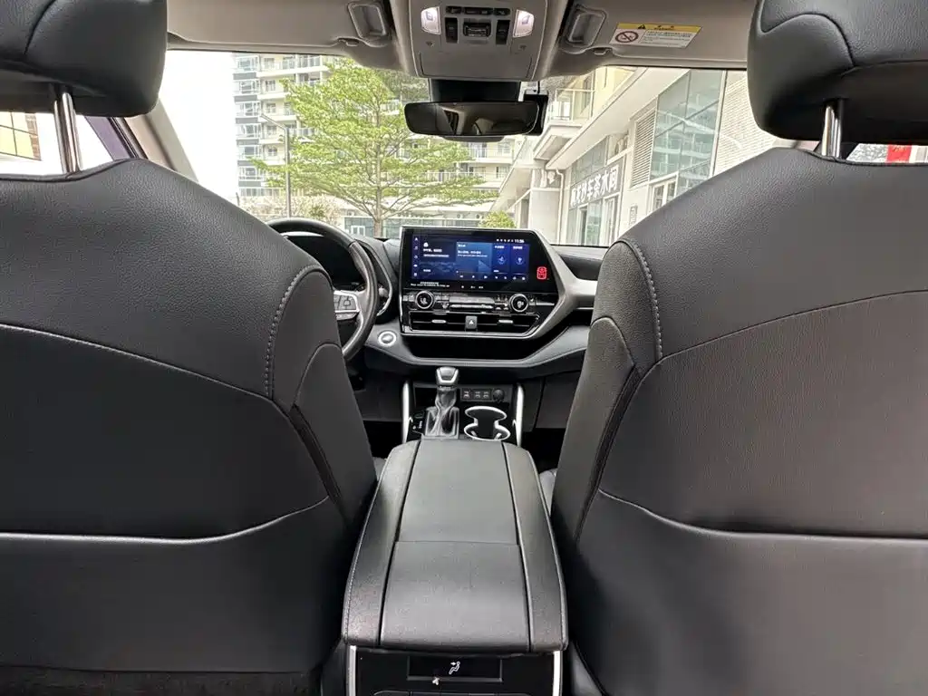 TOYOTA HIGHLANDER