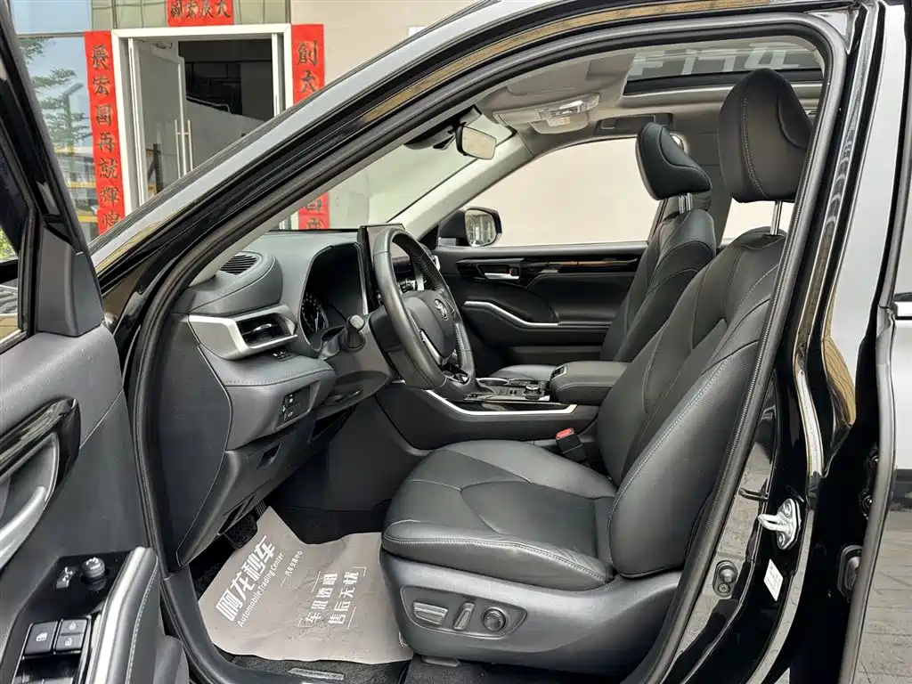 TOYOTA HIGHLANDER