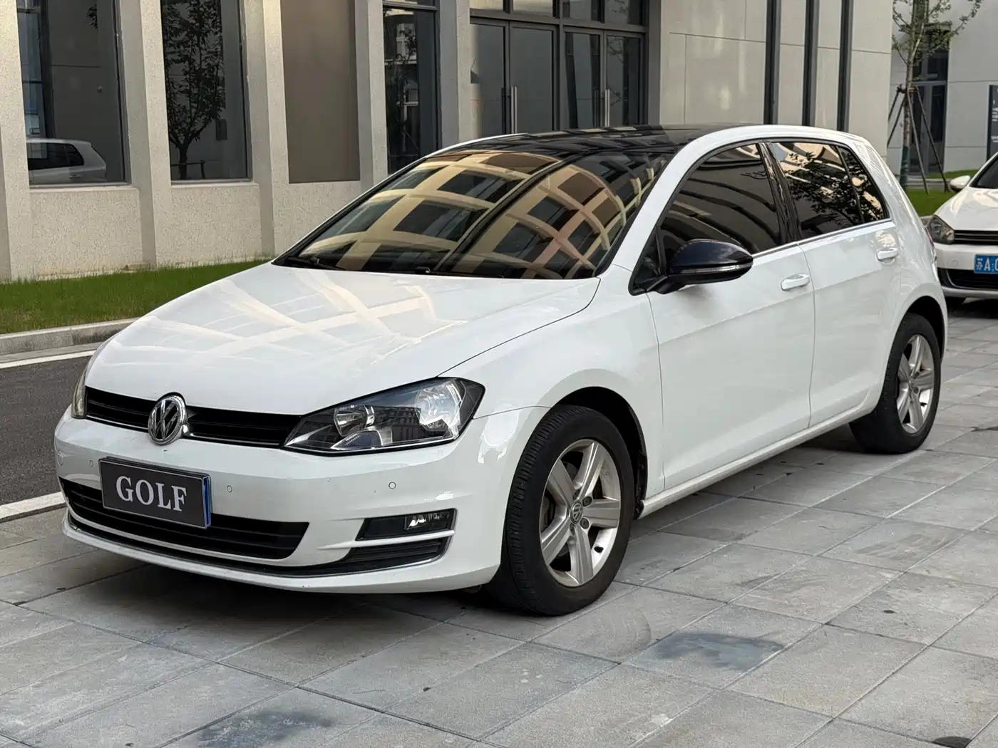 Фото 2 - Volkswagen Golf
