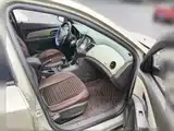 Photo 13 - Chevrolet Cruze