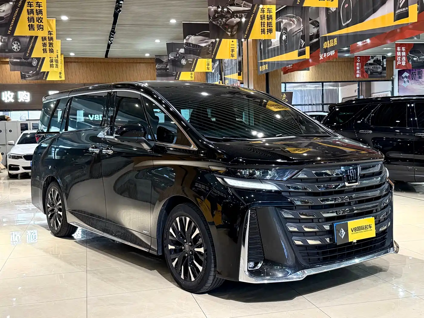 Toyota Vellfire 2025 Crown Hybrid 2.5L Ink Gold Edition фото 3
