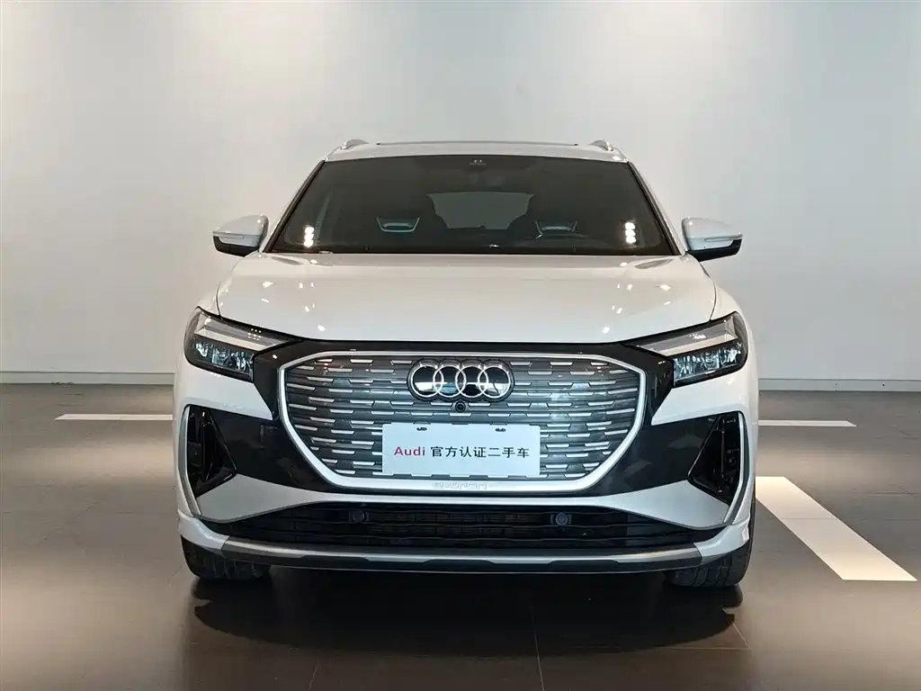 AUDI Q4 E TRON