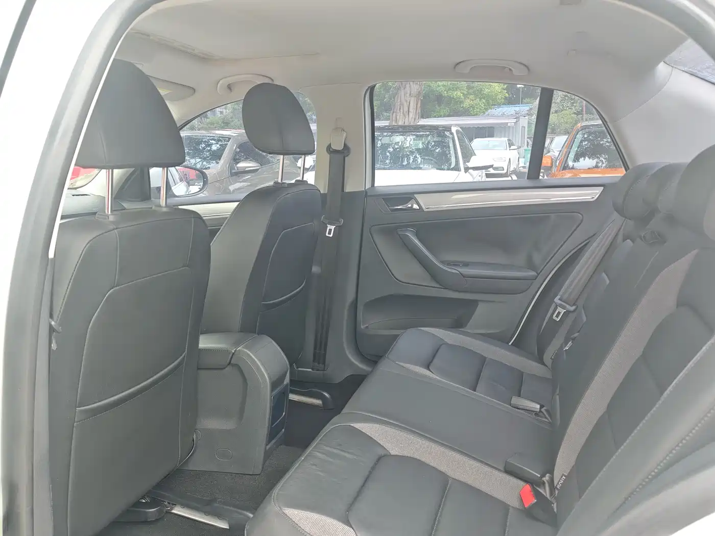 Volkswagen Bora 2014 1.6L Automatic Comfort Edition фото 8