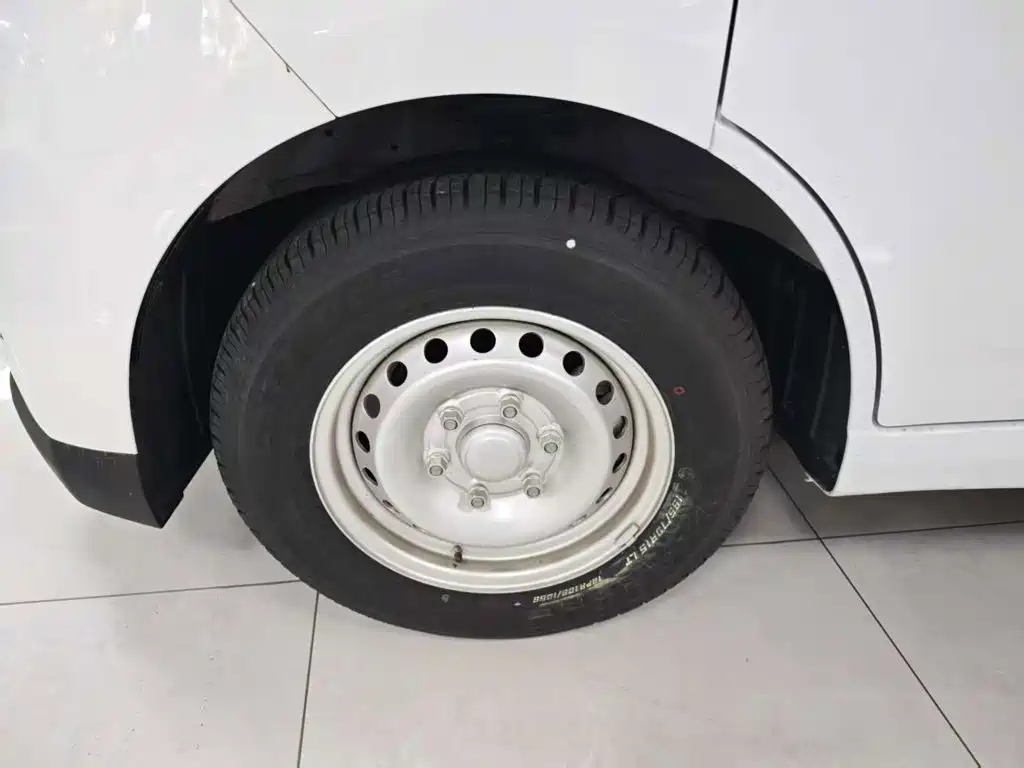 Wuling Motors Wuling Yangguang 2026 2024 300km Practical Enclosed Window Version 60kW
