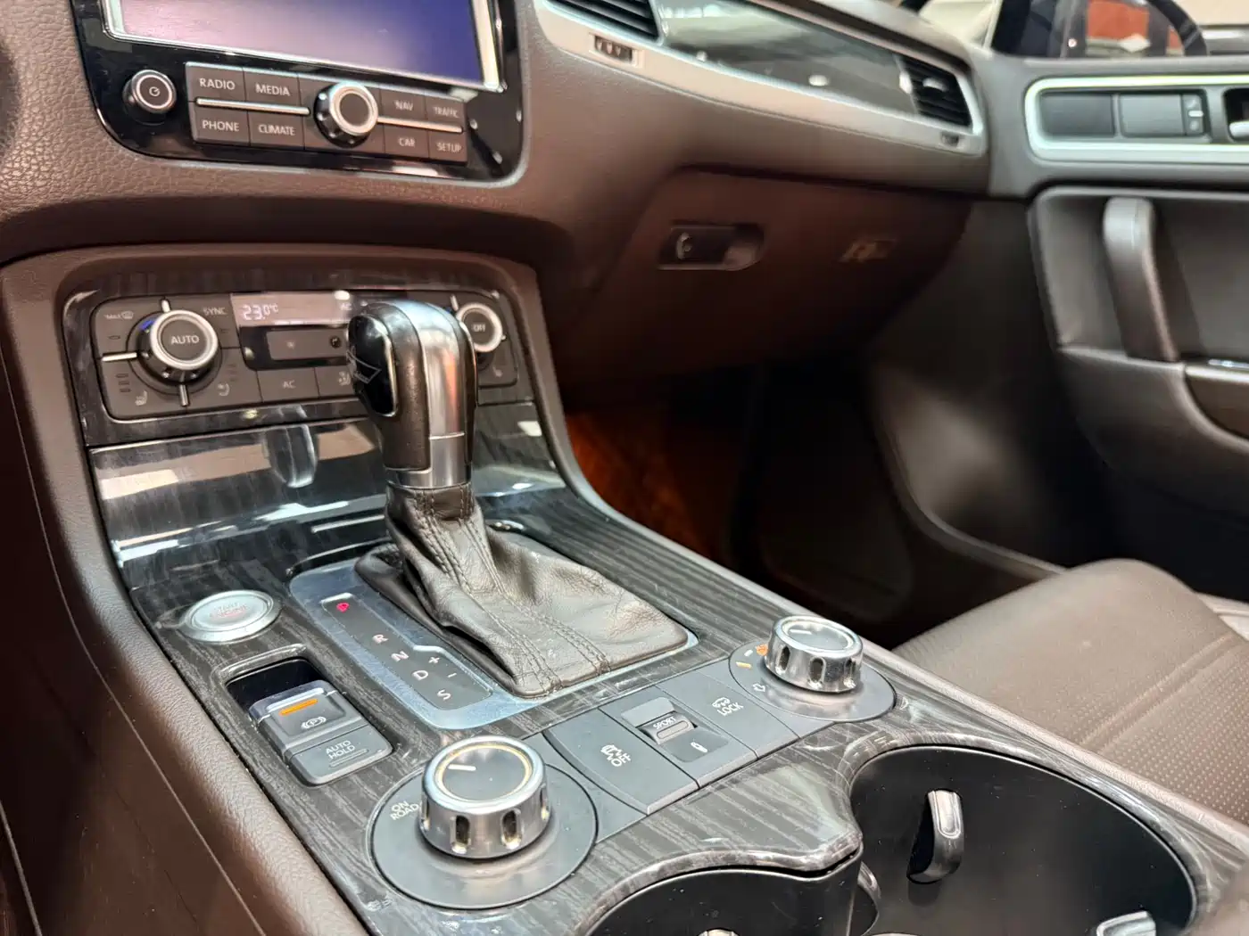Volkswagen Touareg 2011 3.0TDI Diesel Comfort фото 9