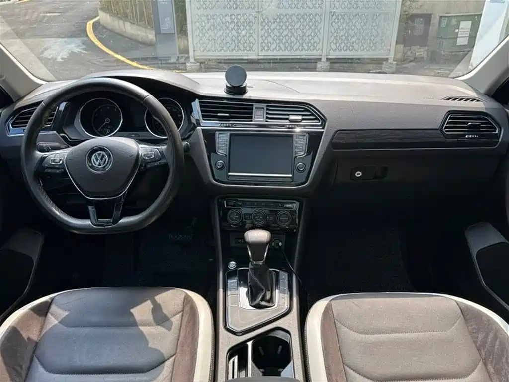Volkswagen Tiguan L 2017 330TSI Automatic 2WD Luxury Edition фото 9