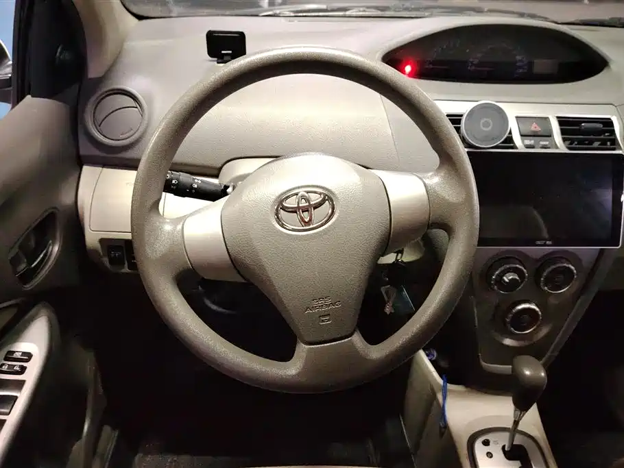 Toyota Vios 2010 1.3L GL-i Standard AT фото 15