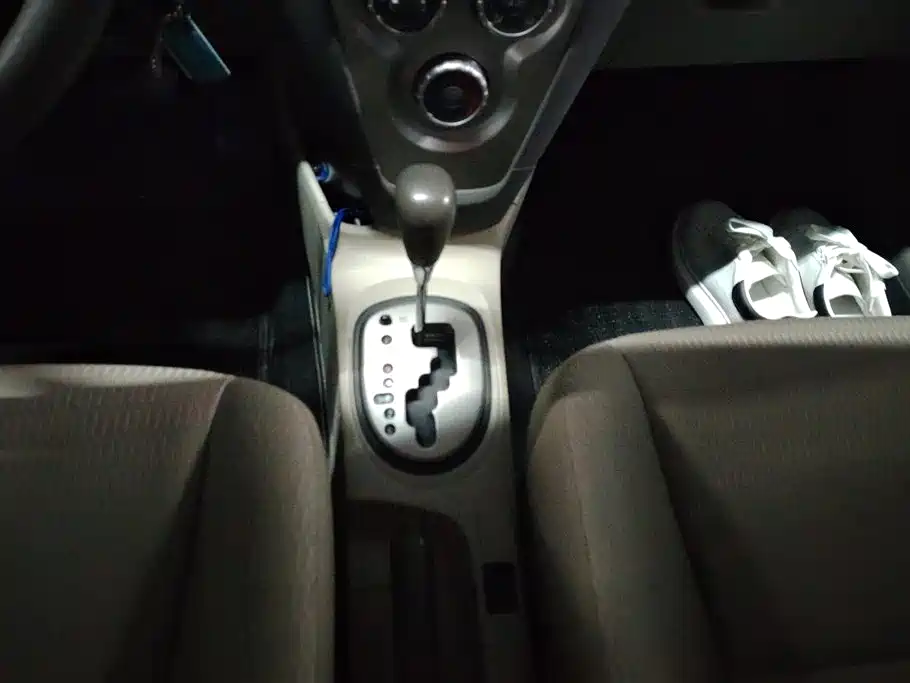 Toyota Vios 2010 1.3L GL-i Standard AT фото 16