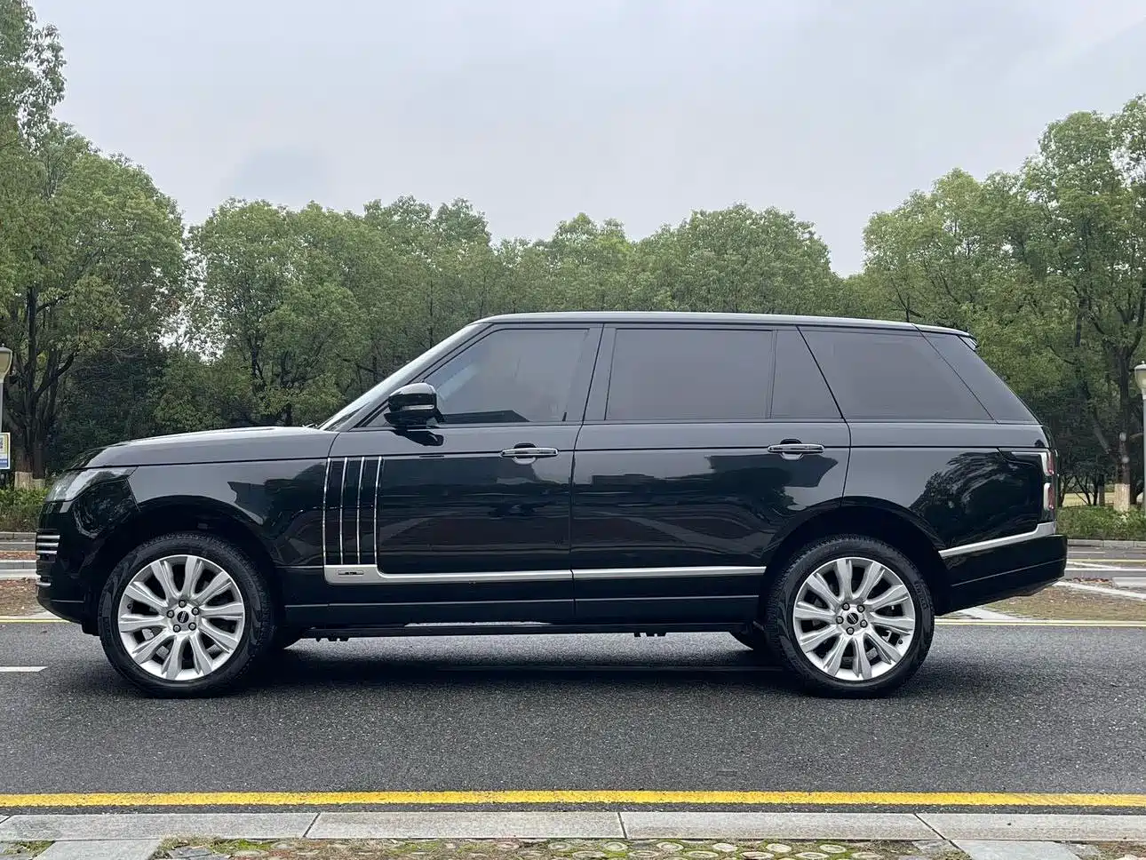 Land Rover Range Rover 2015 3.0 SC V6 Vogue SE Genesis Extended Edition фото 12