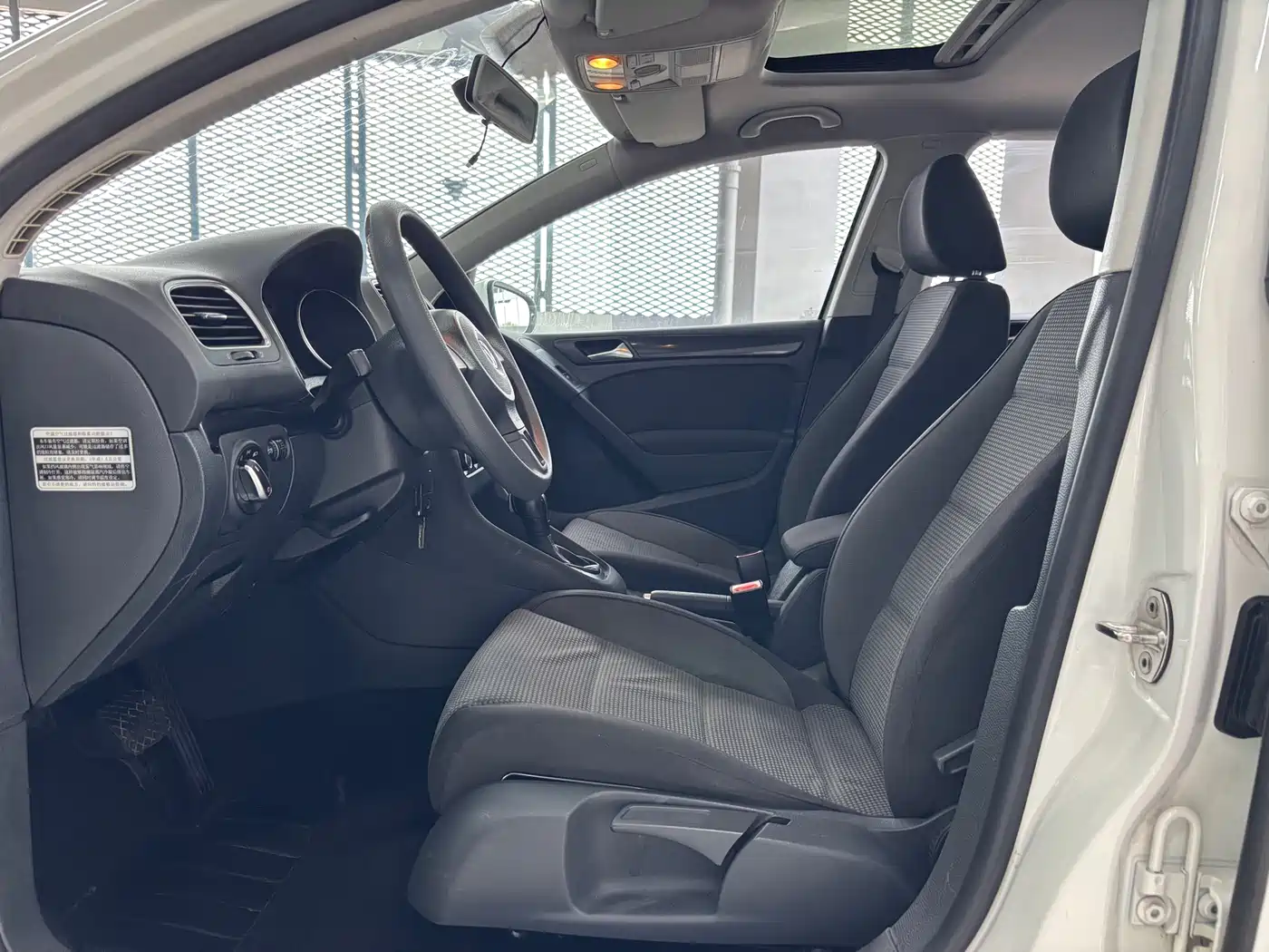 Volkswagen Golf 2011 Model 1.6 Automatic Comfort фото 8