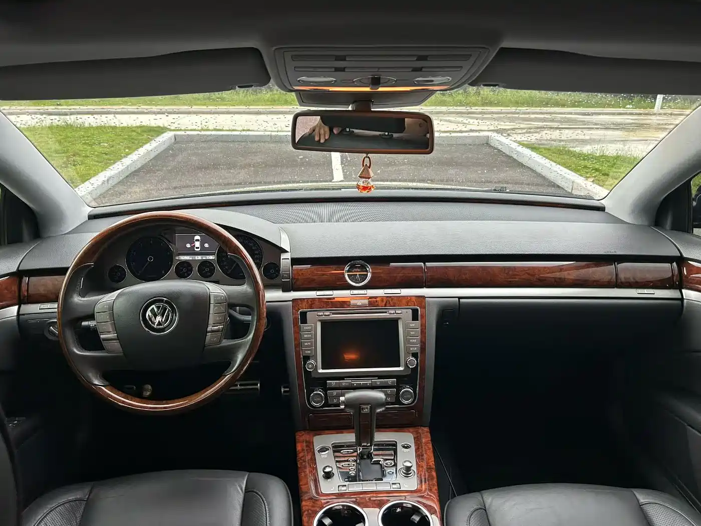 Volkswagen Phaeton 2011 2011 3.6L V6 5-seat Long Wheelbase Individual