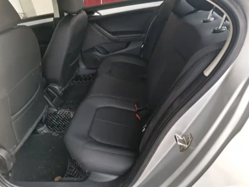 Volkswagen Jetta 2015 1.6L Auto Comfort фото 17