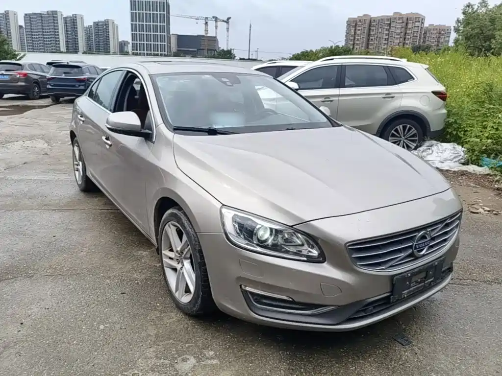 صورة 4 - Volvo S60