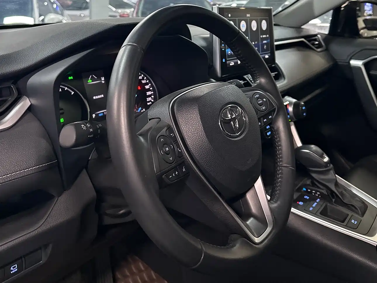 Toyota Wildlander 2022 Hybrid 2.5L E-CVT FWD Luxury PLUS Edition фото 15