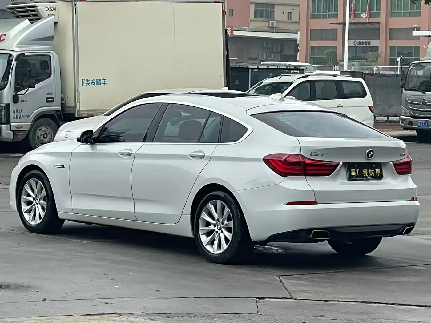 BMW 5 Series GT 2014 528i Leading фото 8
