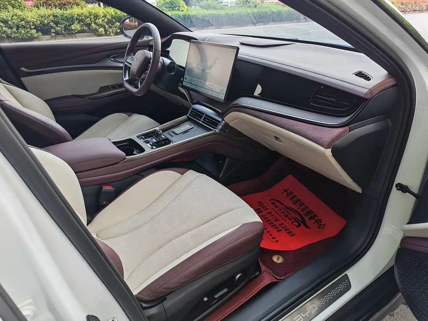 BYD Seal 2024 Glory Edition DM-i 1.5L 121km Prestige фото 10