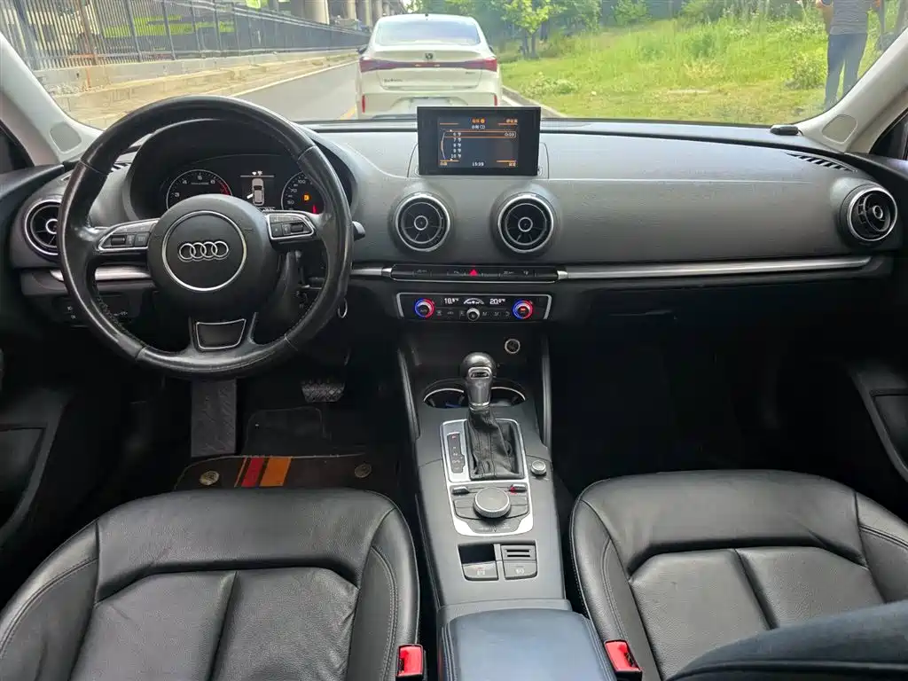 Audi A3 2014 Sportback 35 TFSI Automatic Comfort фото 12