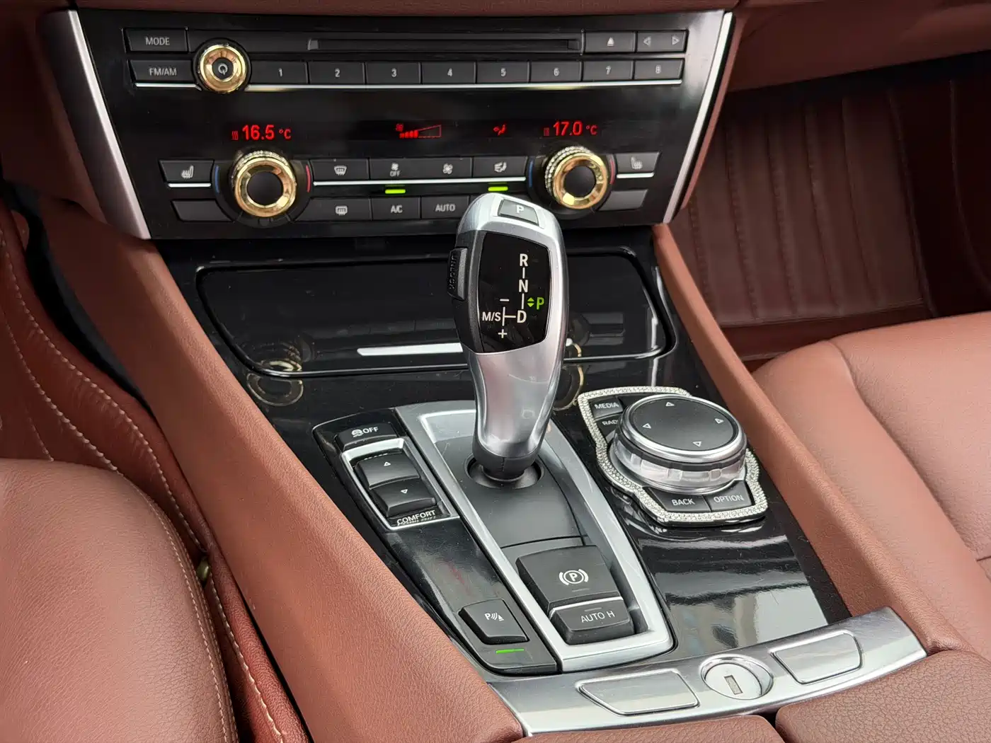 BMW 5 Series GT 2015 528i Leading фото 13