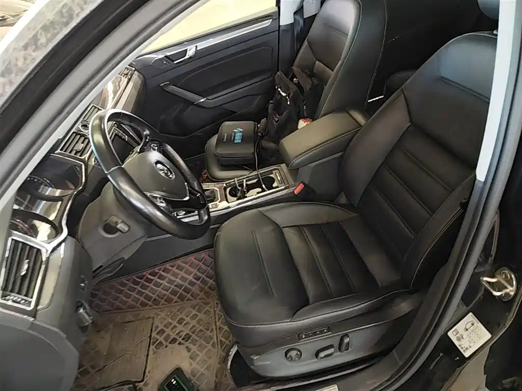 Volkswagen Passat 2017 330TSI DSG Luxury фото 22