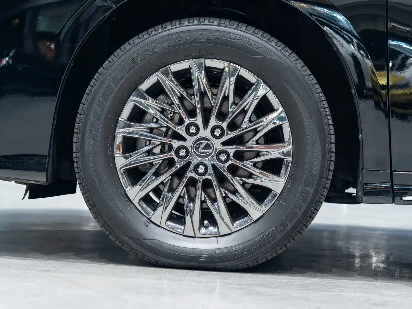 Lexus LM 2020 300h Seven-Seater Elegance Edition фото 16