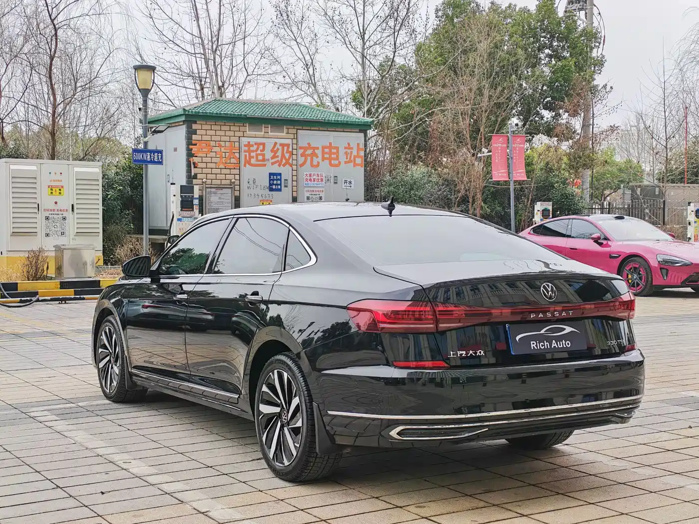 Volkswagen Passat 2022 330TSI Starlight Luxury Edition фото 6