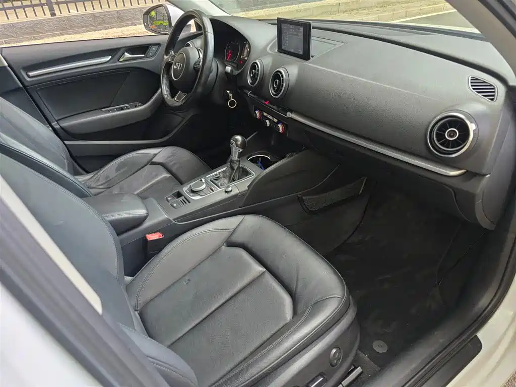 Audi A3 2014 Sportback 35 TFSI Automatic Comfort фото 15