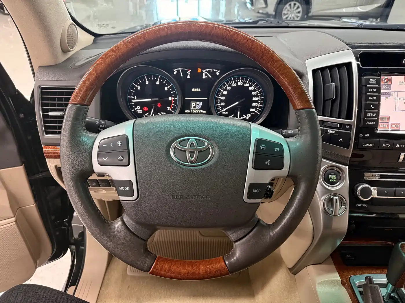 Toyota Land Cruiser 2012 4.6L Automatic VX-R фото 15