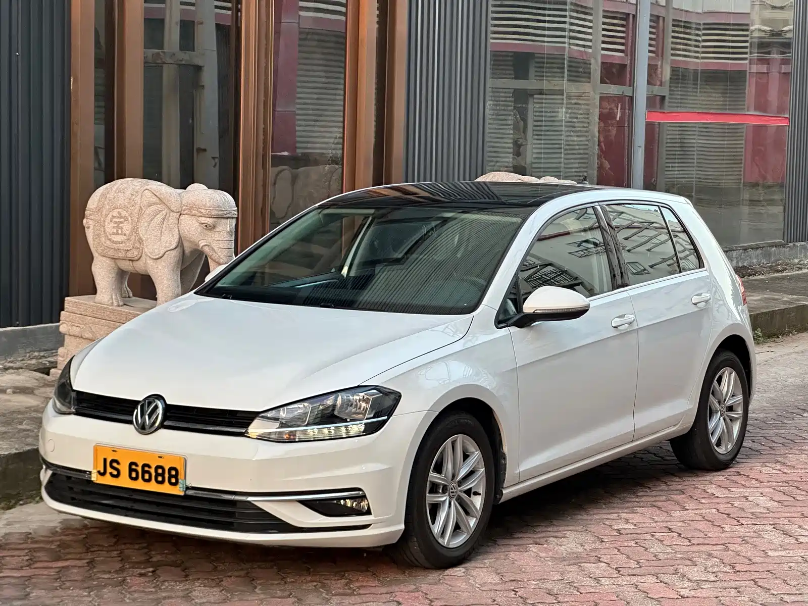 Фото 1 - Volkswagen Golf
