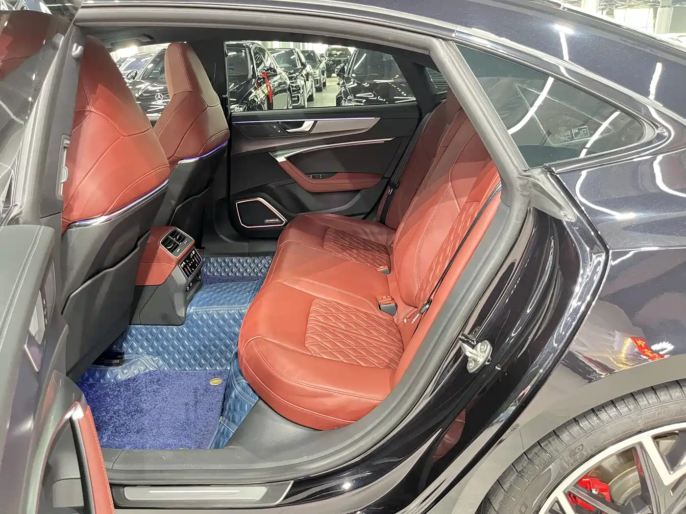 Audi A7L 2024 45 TFSI quattro S-line Black Warrior Edition фото 6