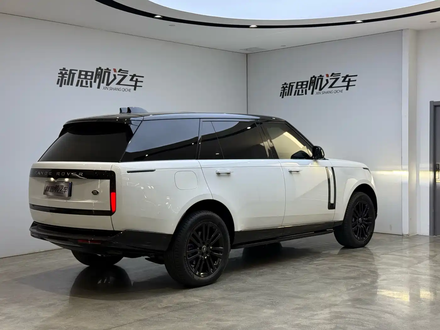 Land Rover Range Rover 2024 2023 3.0 L6 400PS Golden Age Long Wheelbase