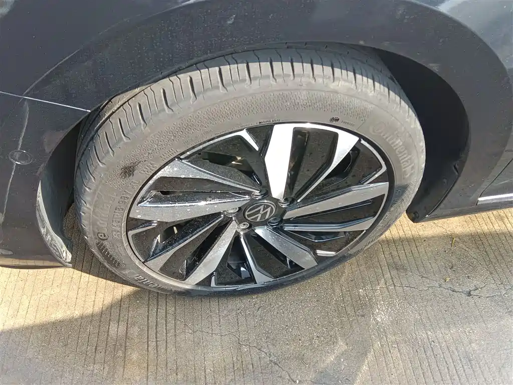 Volkswagen Passat 2022 330TSI Luxury Edition фото 23