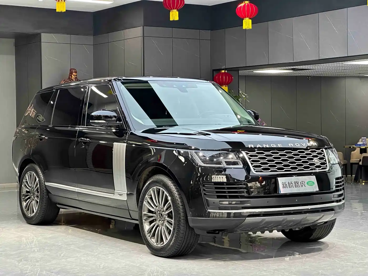 Land Rover Range Rover 2020 3.0 L6 Heritage Extended Edition фото 3