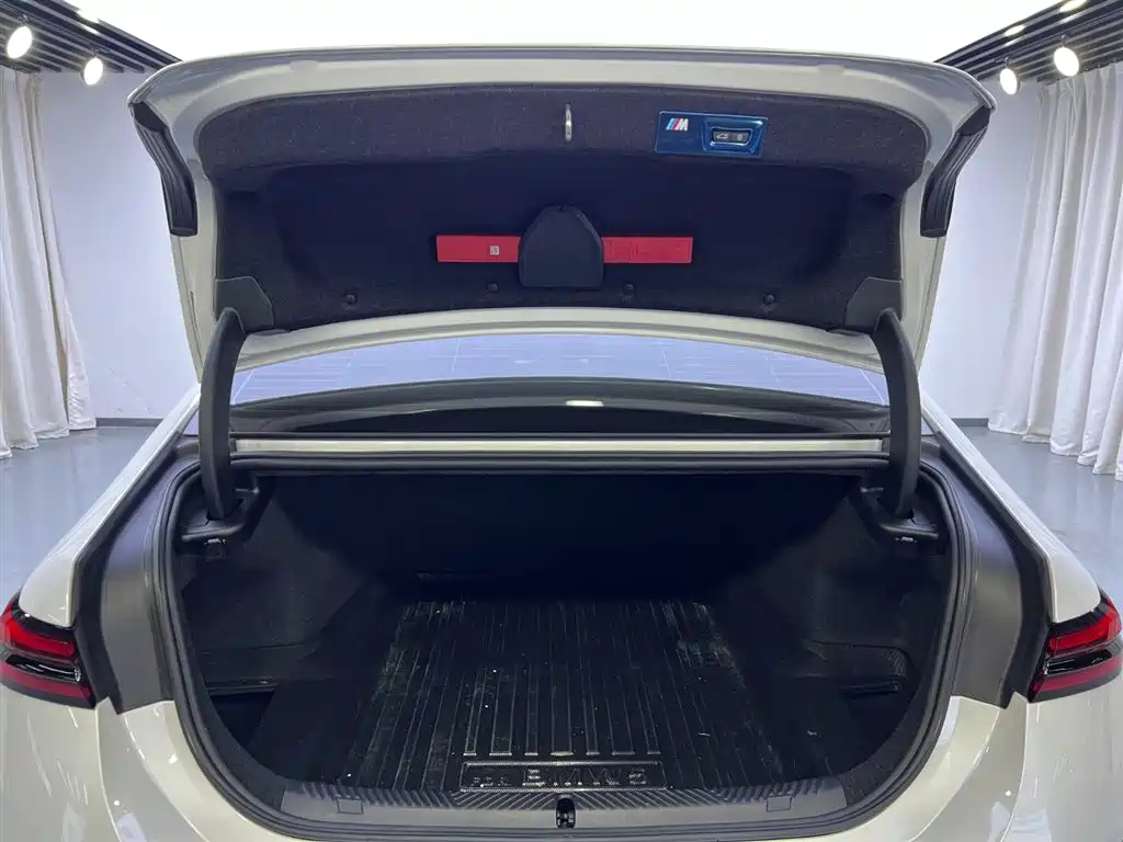 BMW 5 Series 2024 530Li Premium M Sport Package фото 28