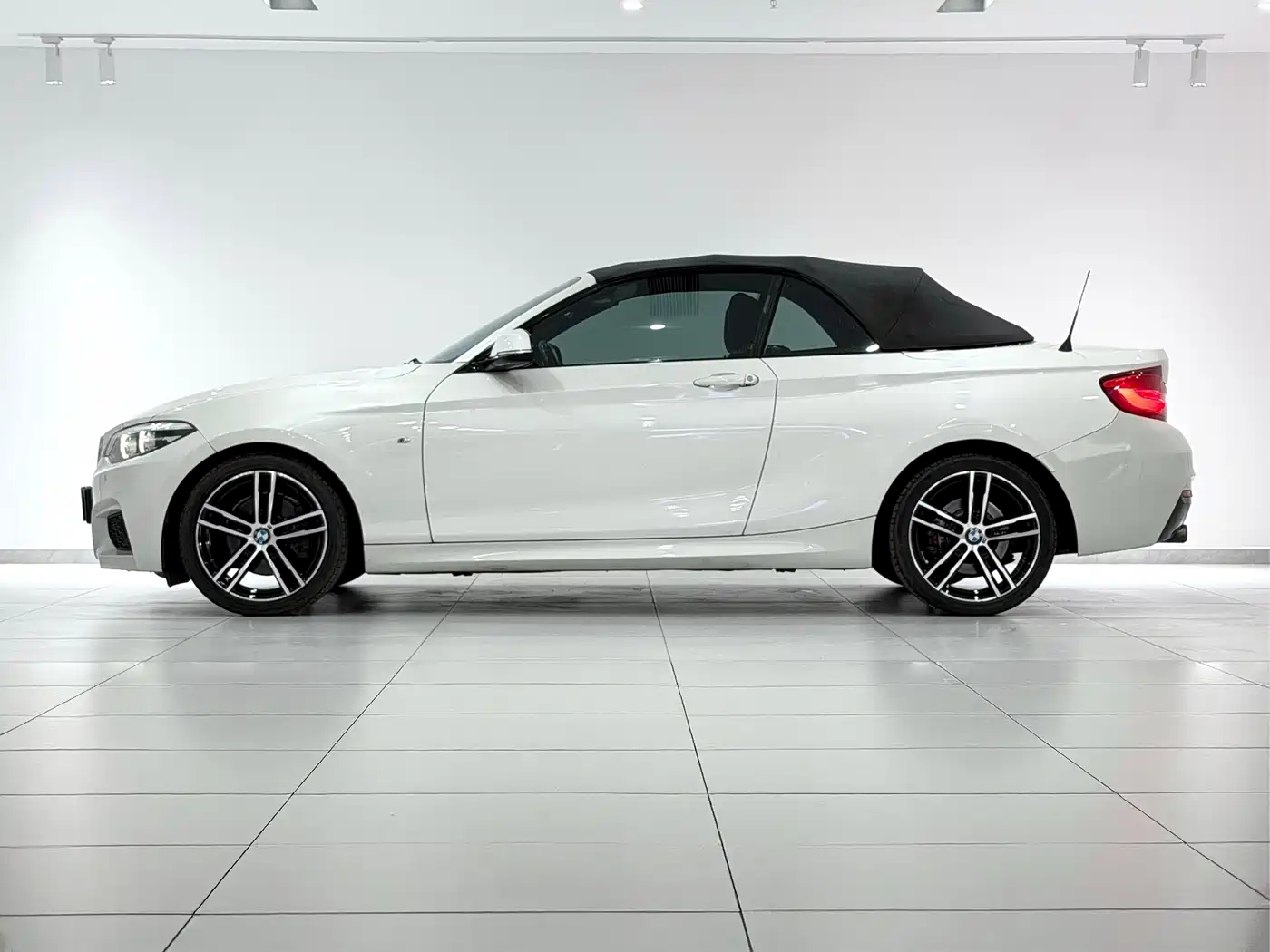 BMW 2 Series (Import) 2018 225i Convertible Coupe M Sport фото 4