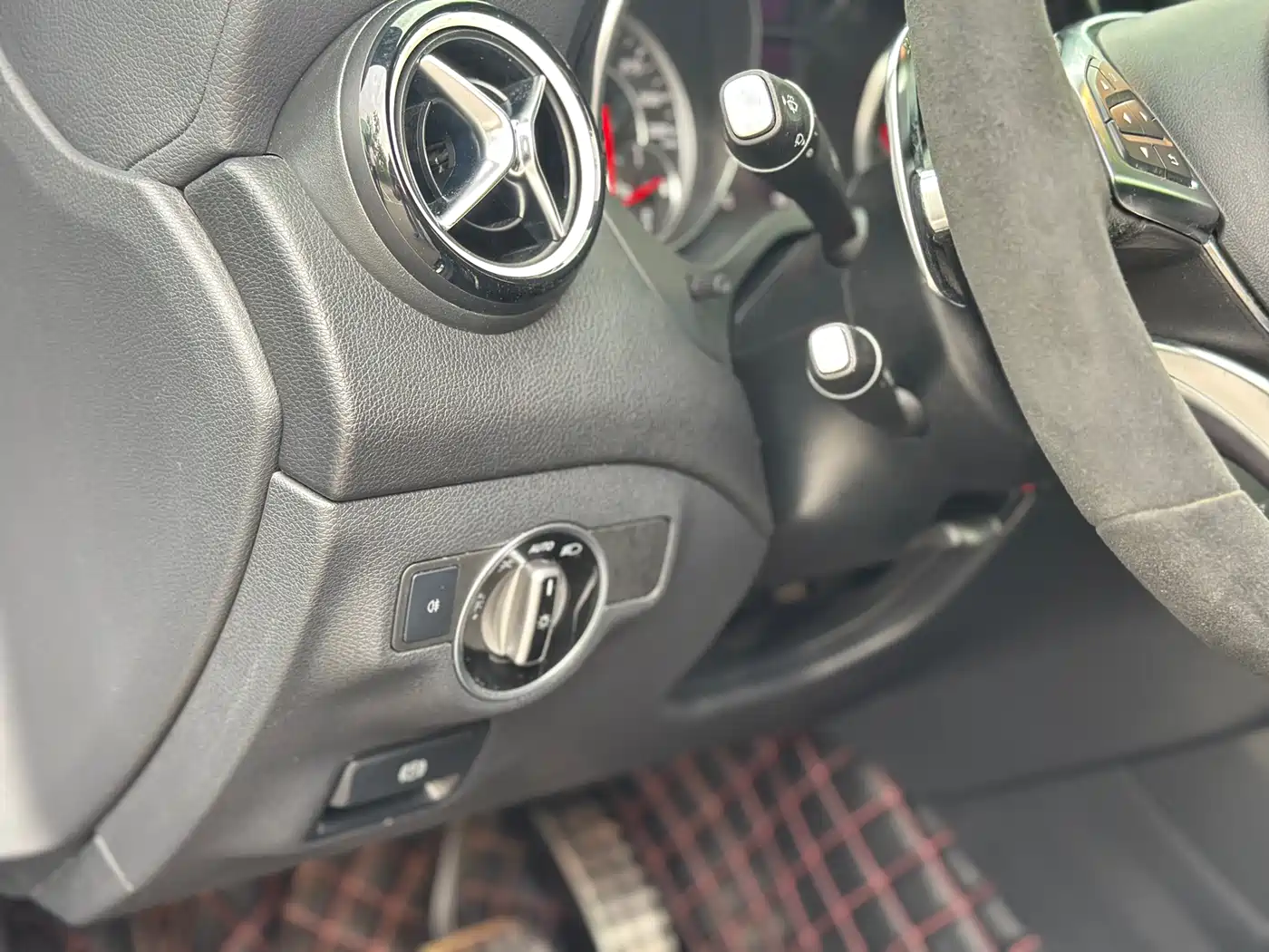 Mercedes-Benz CLA AMG 2017 Facelift AMG CLA 45 4MATIC фото 19