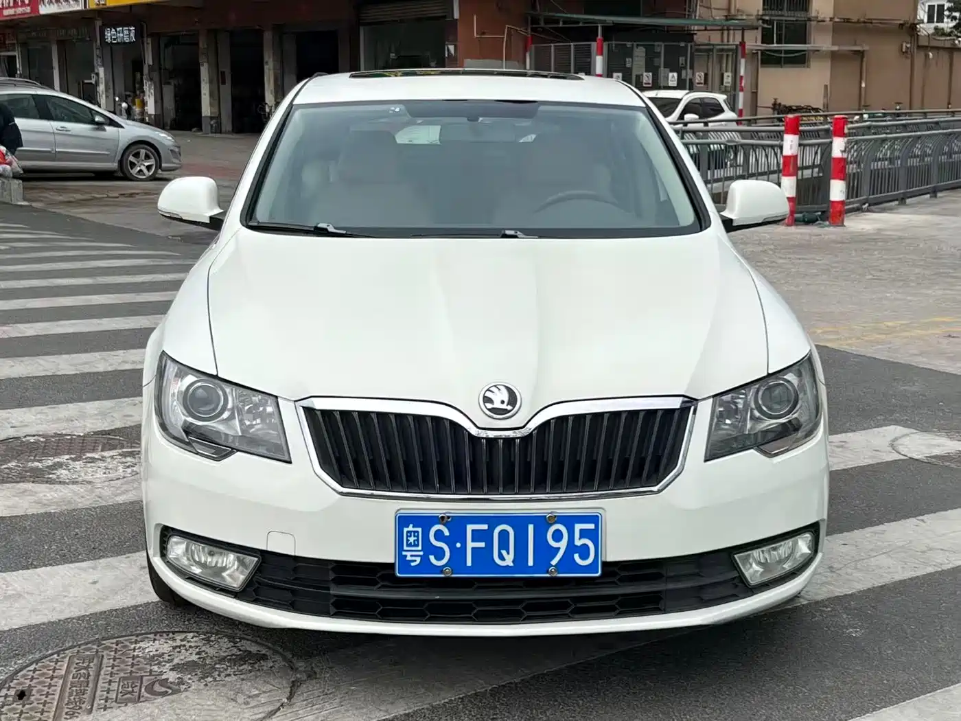 Škoda Superb 2013 1.8TSI Automatic Elite Edition фото 2