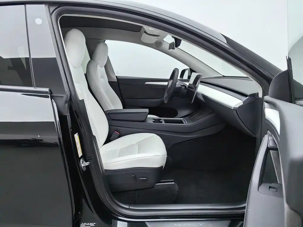 Фото 23 - Tesla Model Y