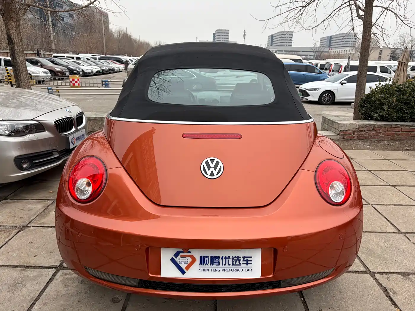 Volkswagen Beetle 2010 Model 2.0 BlackOrange Convertible Luxury Edition фото 12