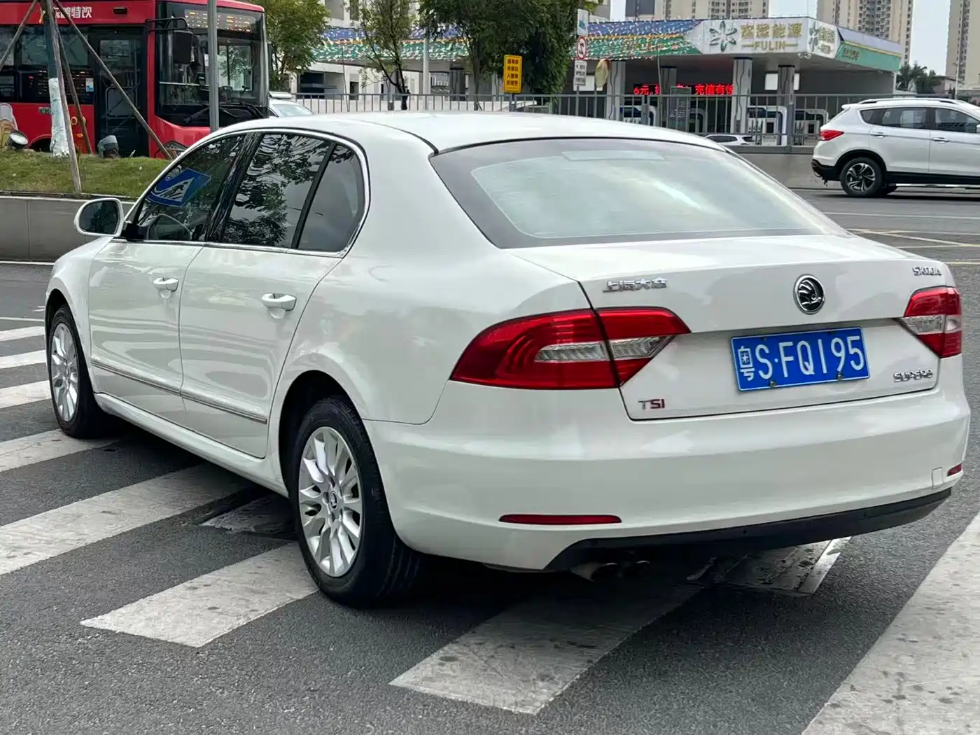Škoda Superb 2013 1.8TSI Automatic Elite Edition фото 6