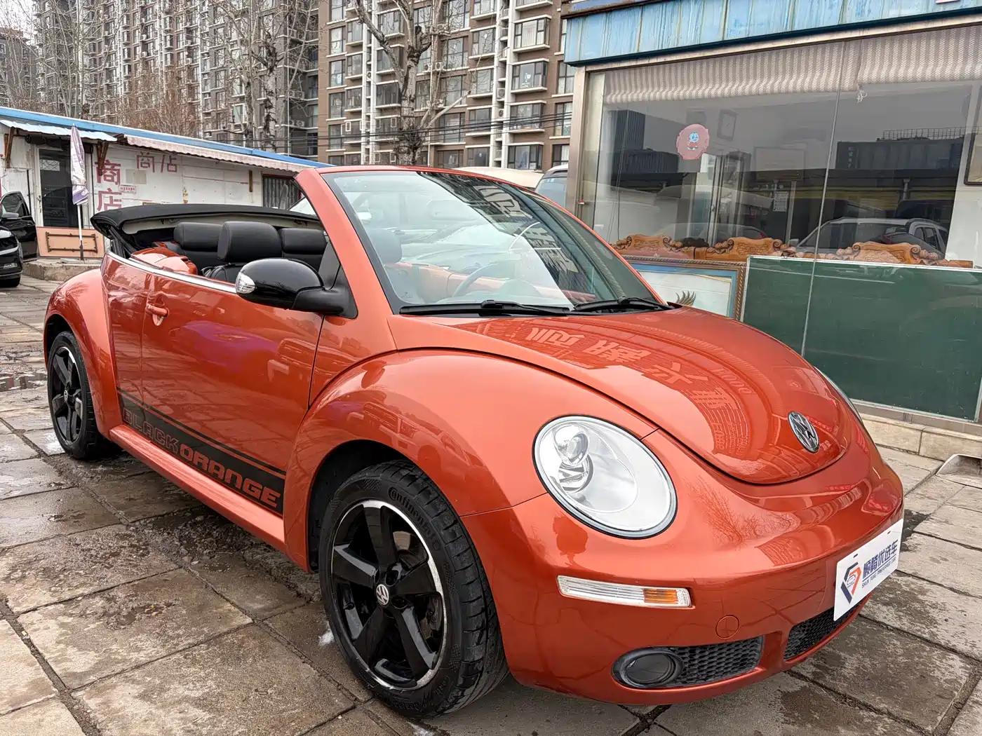 Volkswagen Beetle 2010 Model 2.0 BlackOrange Convertible Luxury Edition фото 3