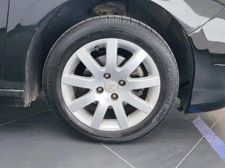 Peugeot 308 2013 Model 1.6L Manual Trend Style фото 6